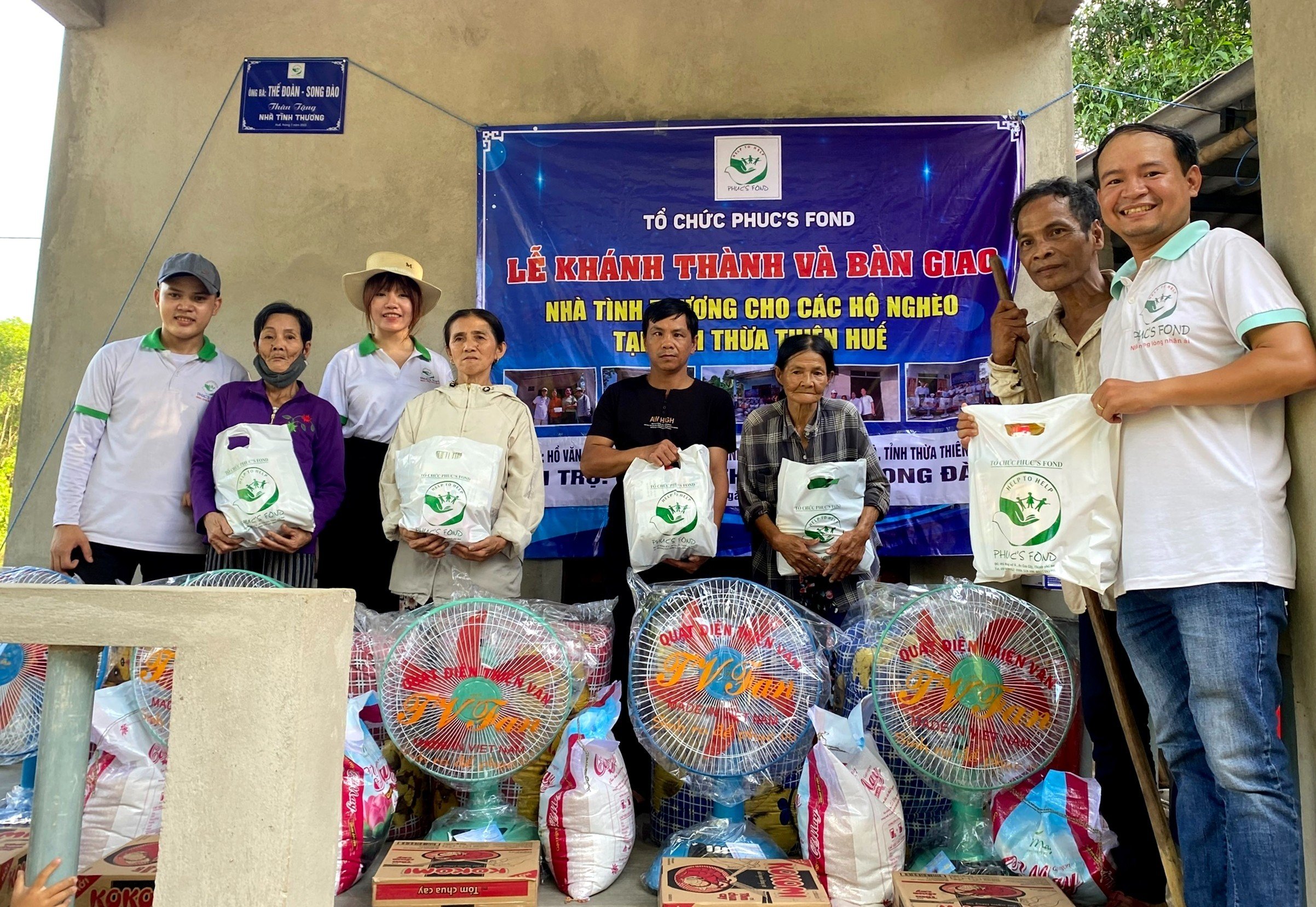 Khánh thành 2 nhà tình thương ở thị xã Hương Trà