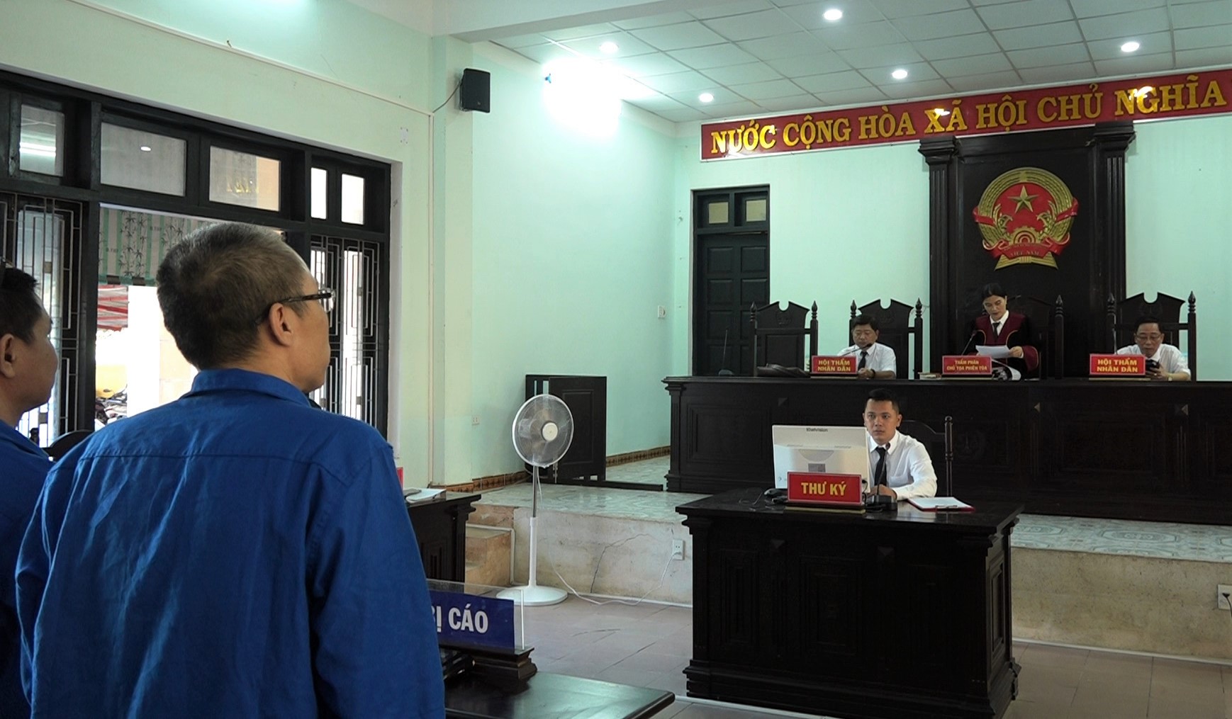 Hai đối tượng cho vay lãi suất hơn 420 năm lĩnh án