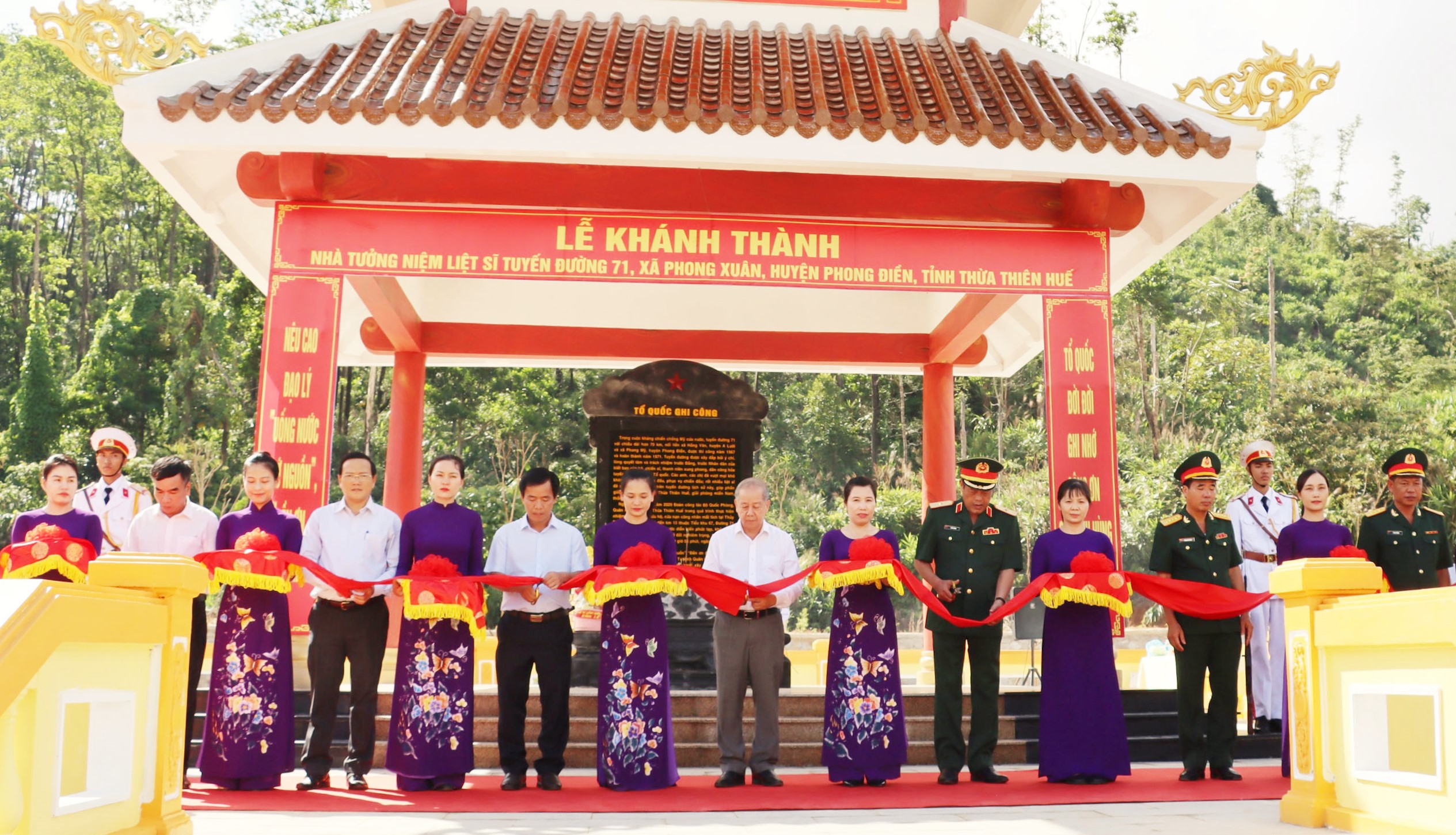 Khánh thành, bàn giao Nhà tưởng niệm liệt sĩ tại Tiểu khu 67