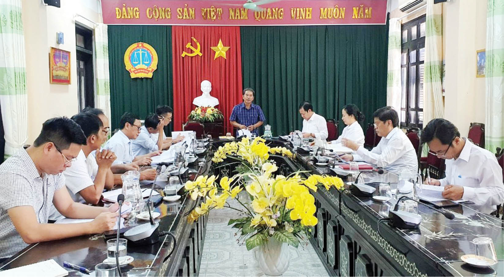 Nỗ lực vượt qua mọi khó khăn, hoàn thành tốt các nhiệm vụ được giao