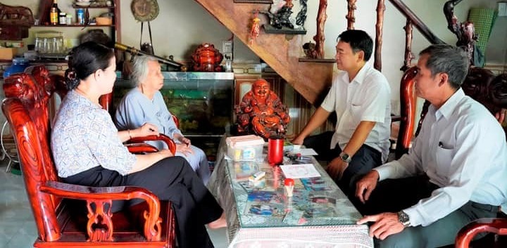 Quảng Điền trao hơn 4 600 suất quà trị giá 1,4 tỷ đồng cho người có công với cách mạng