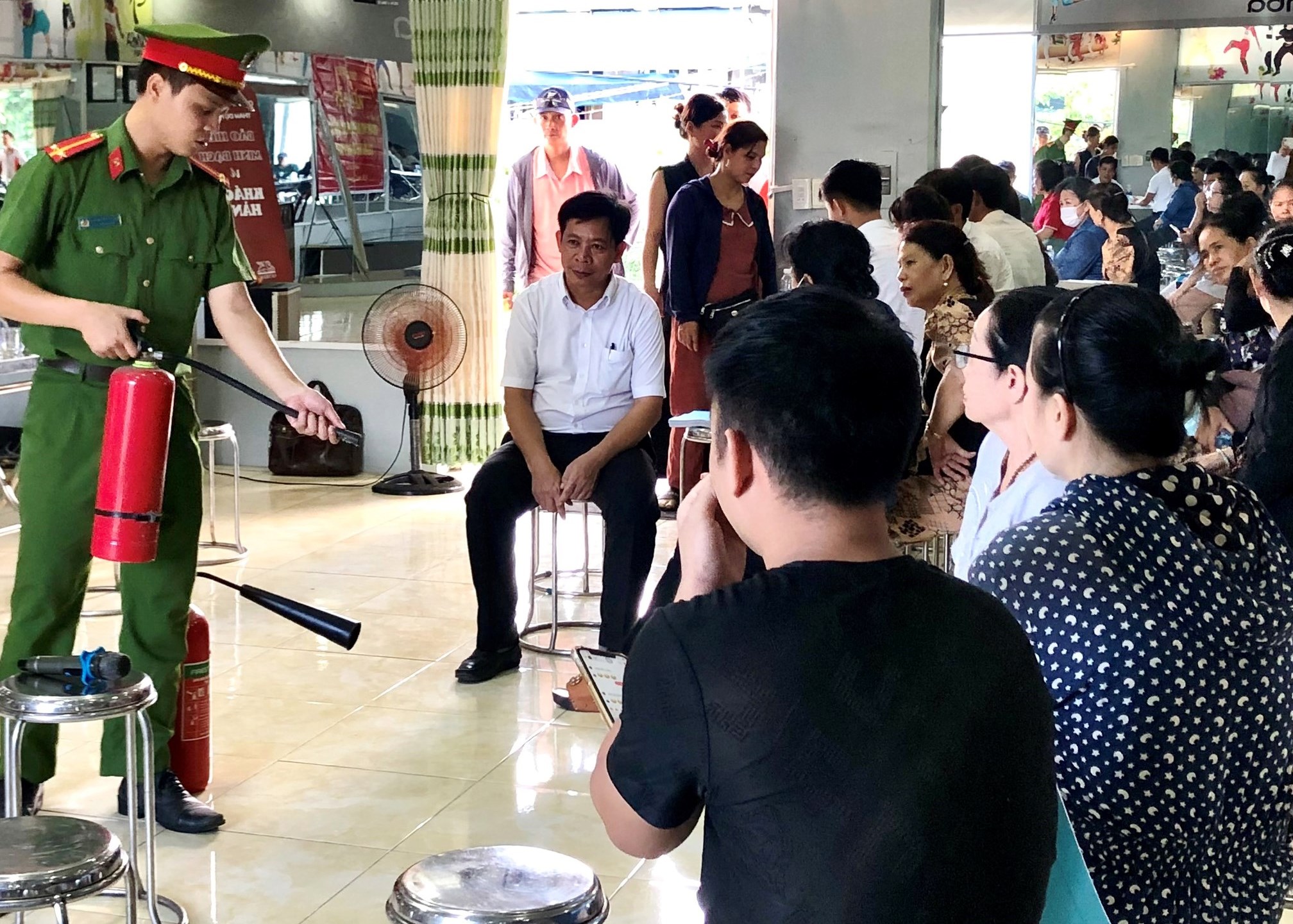 Tập huấn kỹ năng phòng cháy, chữa cháy và an toàn thực phẩm cho hộ kinh doanh, tiểu thương