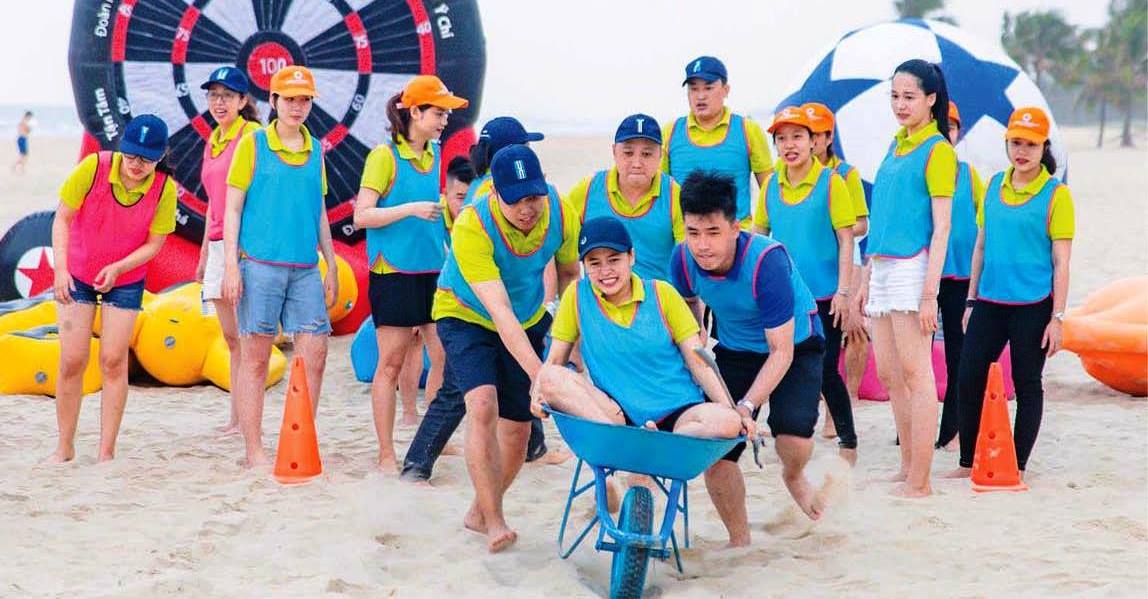 Sôi động với team building