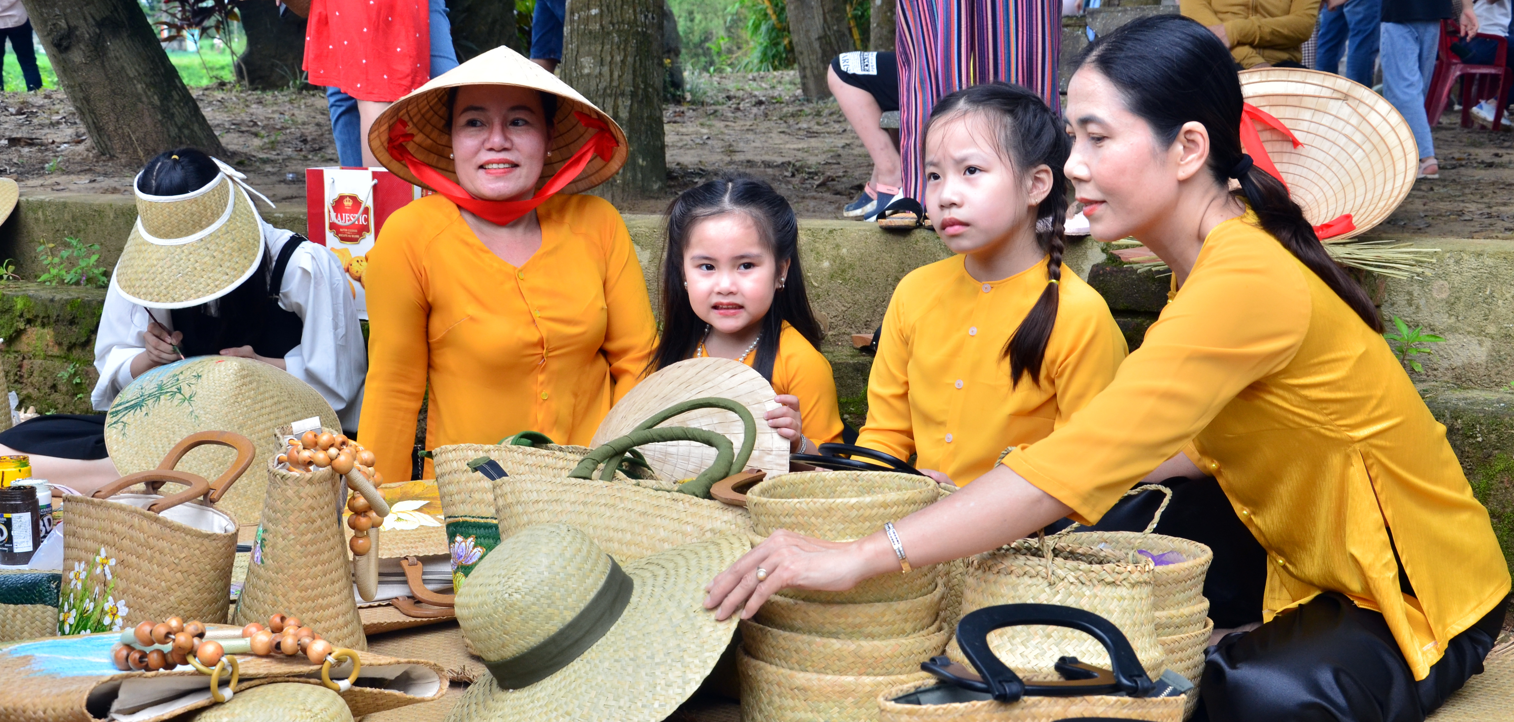 12 sản phẩm và bộ sản phẩm công nghiệp nông thôn tiêu biểu được trao giấy chứng nhận