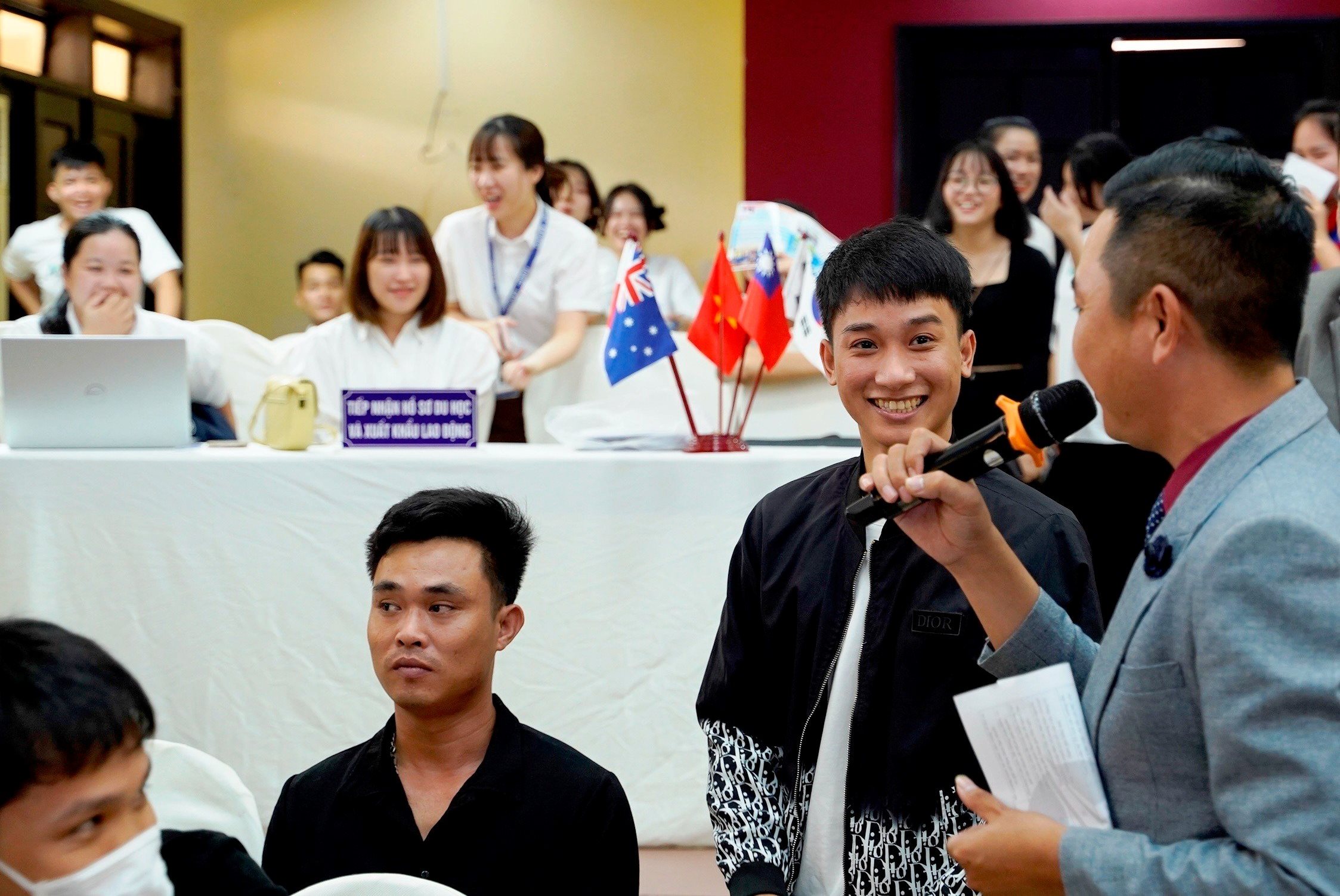 TX Hương Thủy khai mạc Ngày hội tư vấn đưa lao động đi làm việc ở nước ngoài