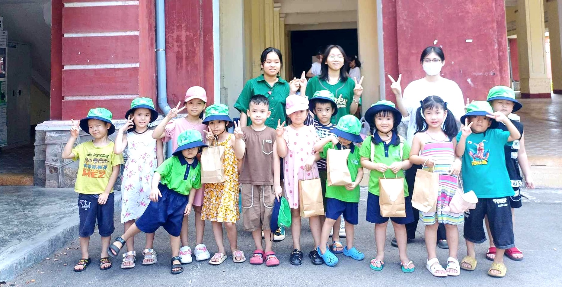 “Quà xanh trao tay”