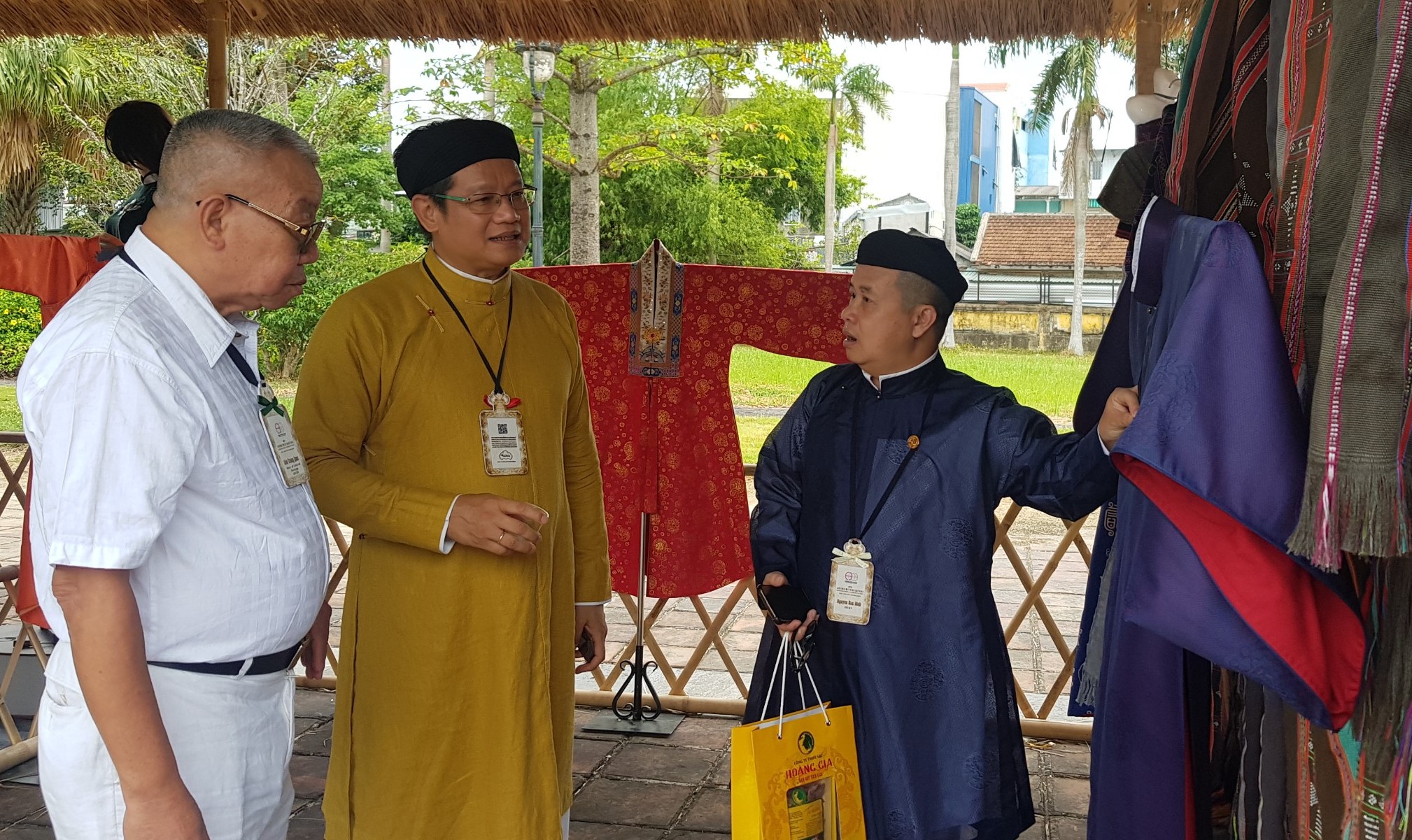 Trưng bày không gian áo dài tại cung An Định