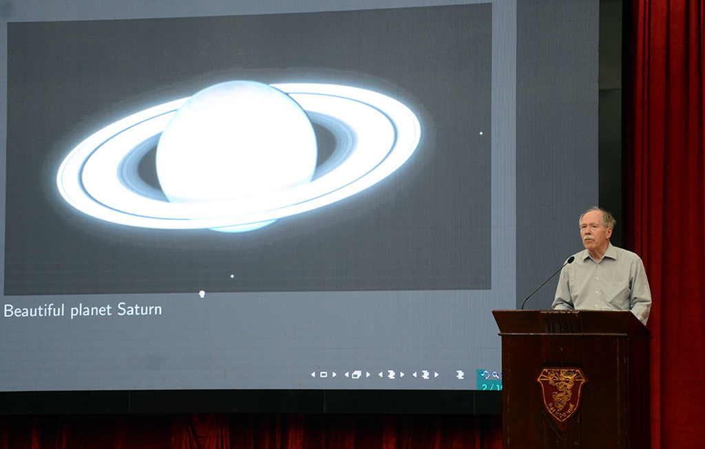 Giáo sư từng đạt giải Nobel truyền cảm hứng cho học sinh, sinh viên Huế