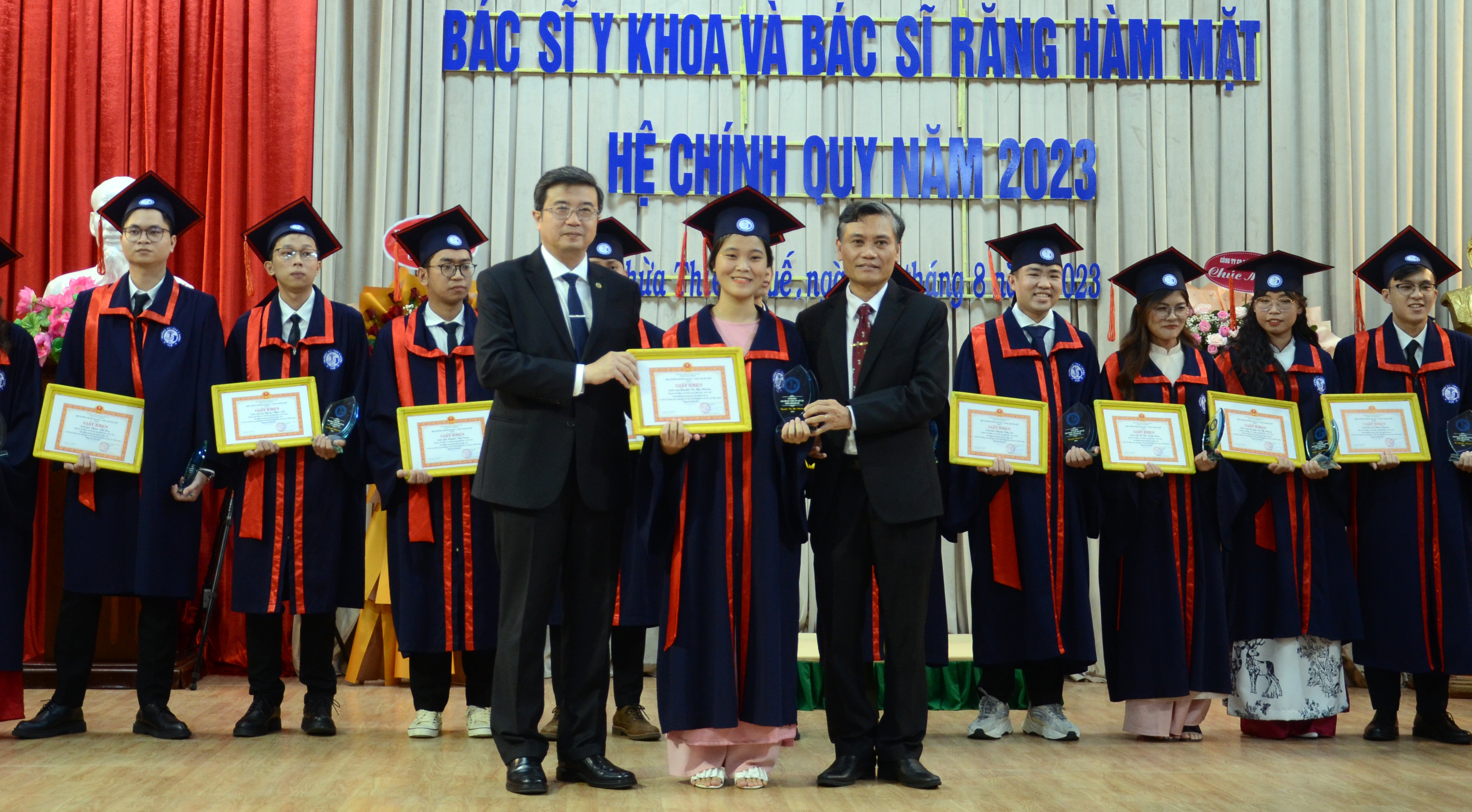 Trao gần 580 bằng bác sĩ Y khoa và Răng - Hàm - Mặt