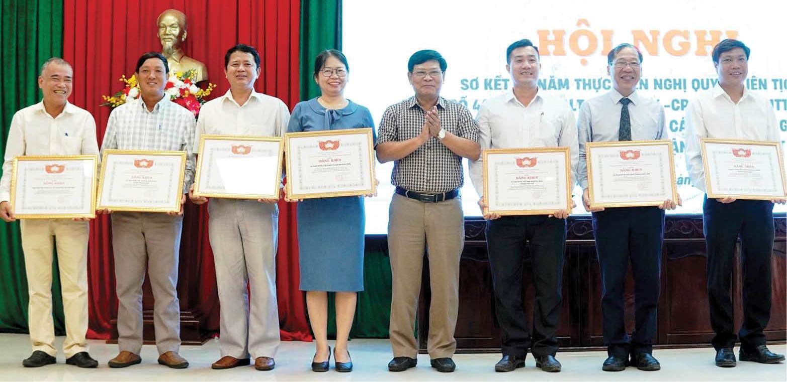 Bám cơ sở, xây dựng phong trào