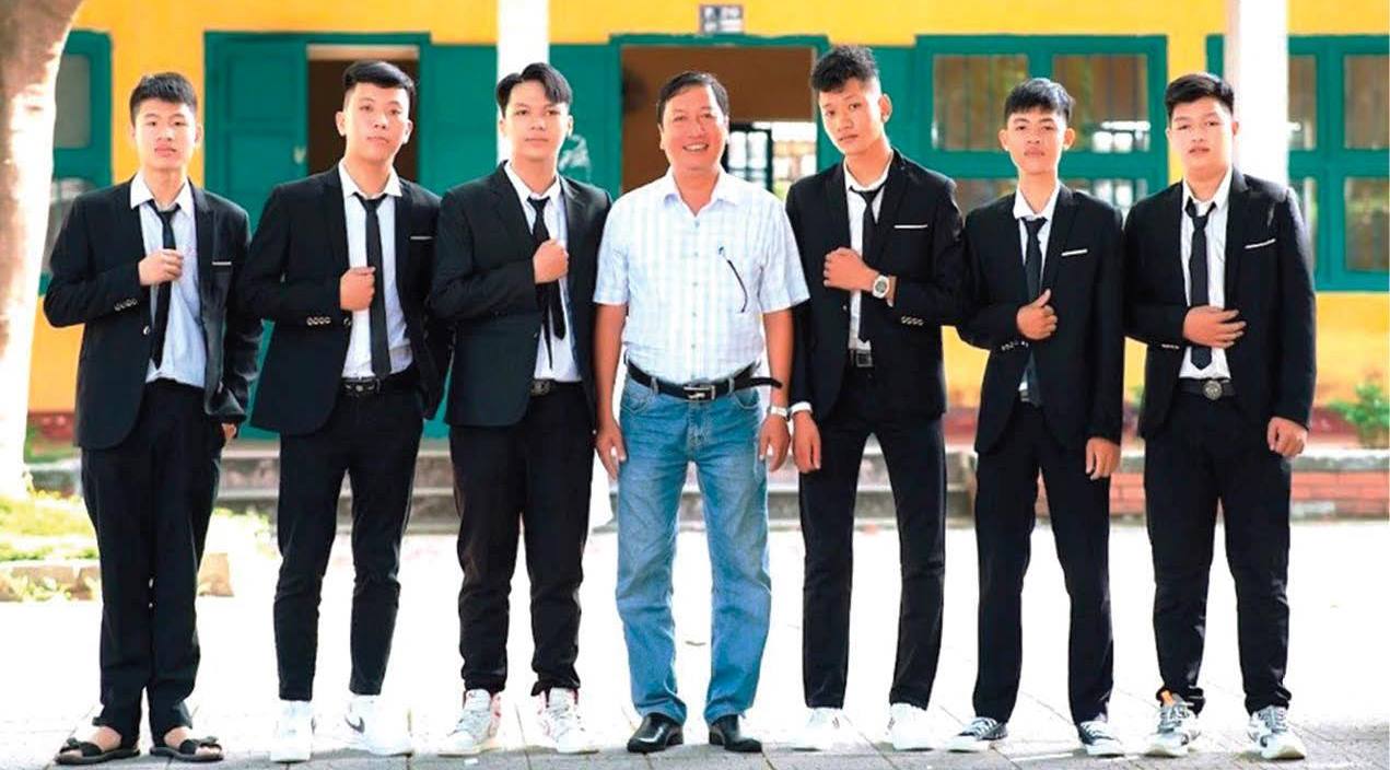 Về “Đội thầy Sơn” nhé