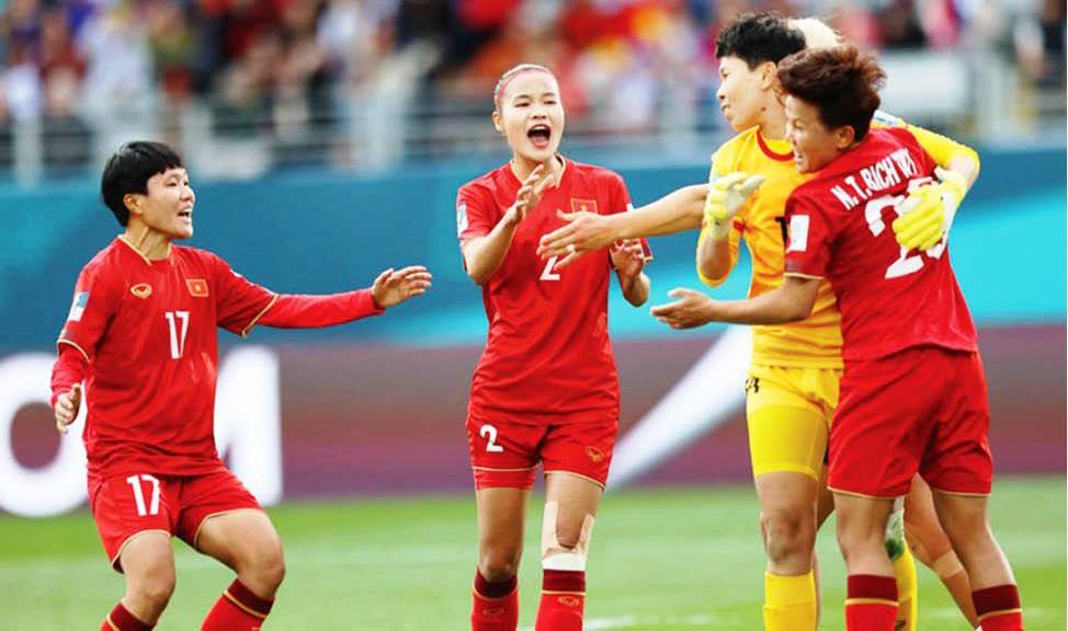 Bơi giữa đại dương