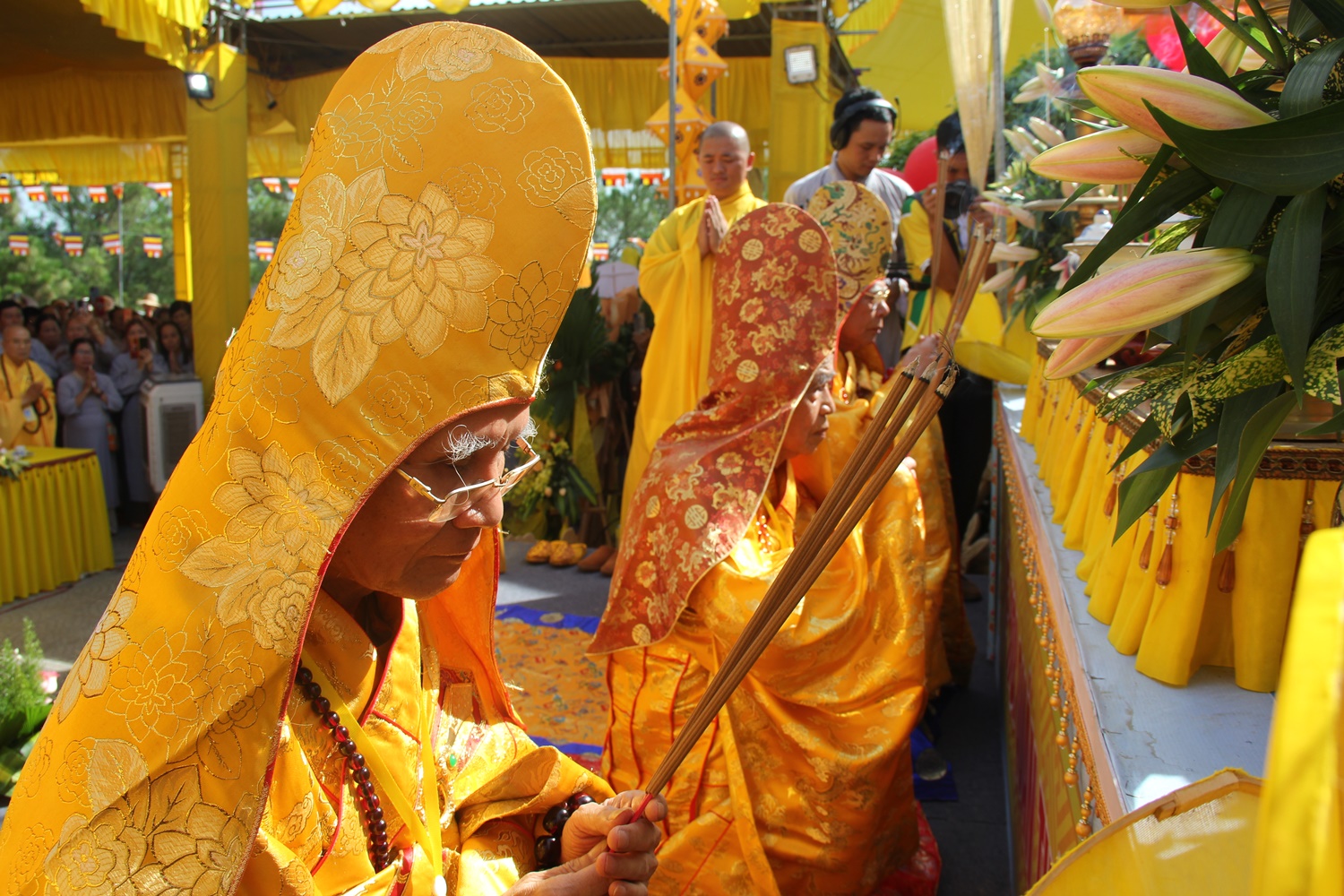 Hàng ngàn người dự lễ hội Quán Thế Âm năm 2023