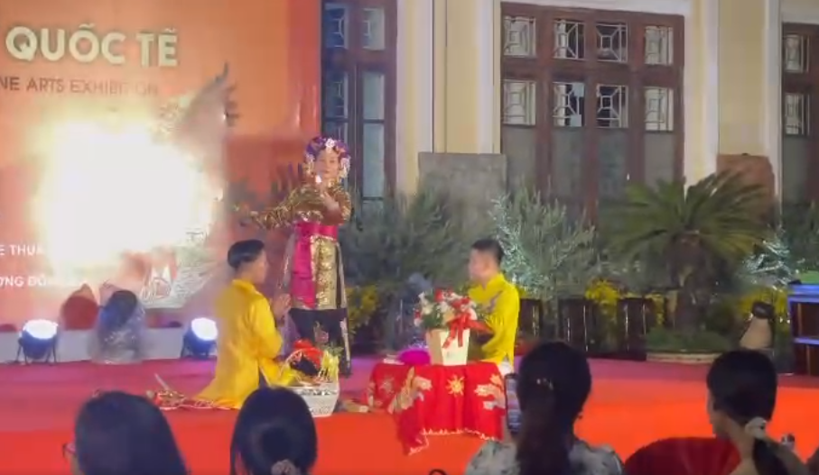 Để minh họa, diễn giải thêm cho chủ đề liên quan và mang tính tự phát