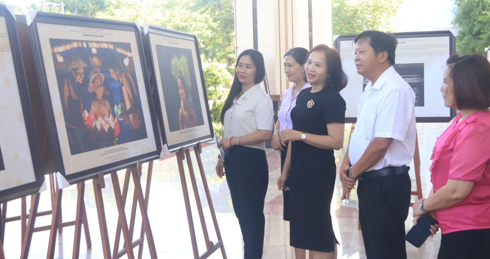 Tăng cường thông tin về quyền con người