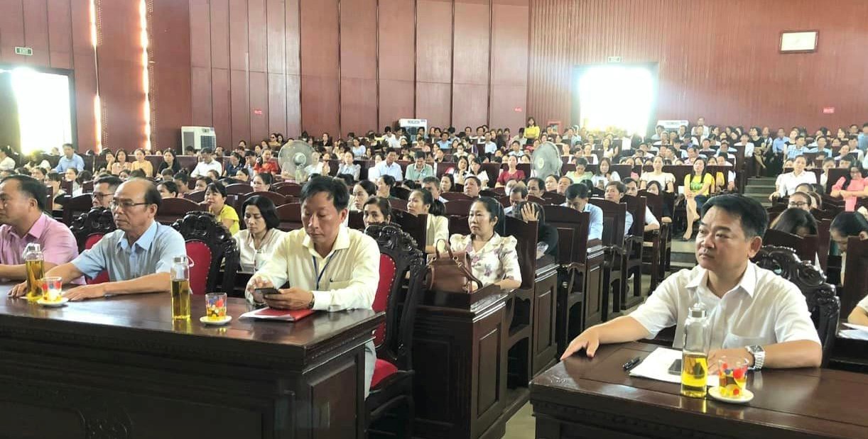 Lồng ghép các giá trị lịch sử, bản sắc văn hóa Huế vào từng tiết học