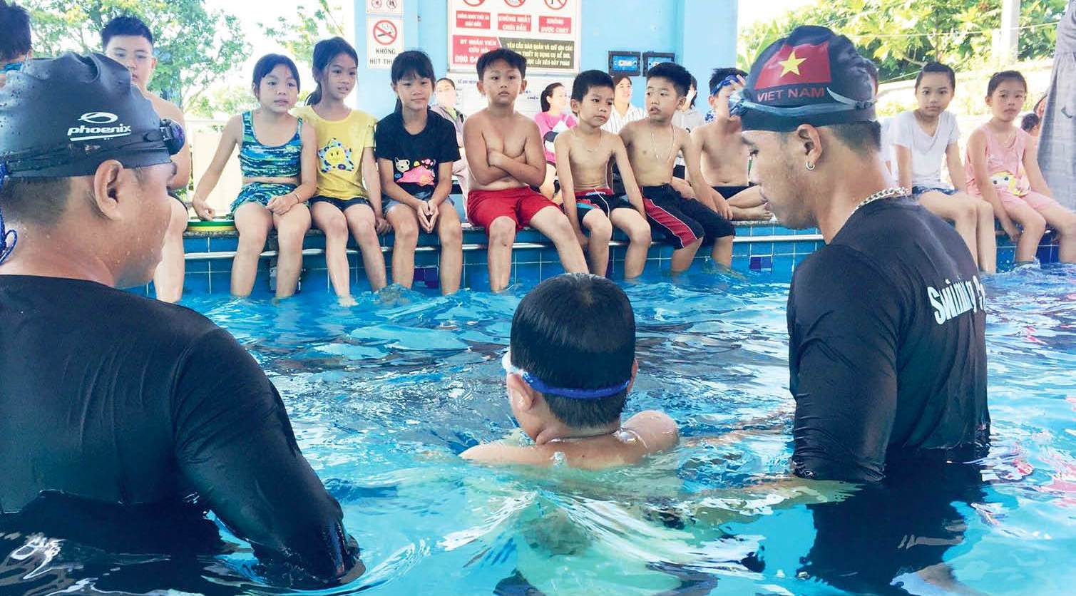 “Con không còn sợ hãi mỗi khi xuống nước nữa”