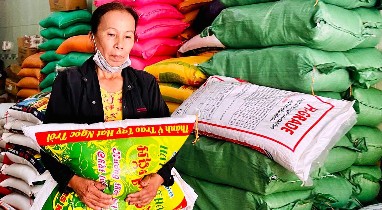 Giá gạo tăng, nông dân không có để bán