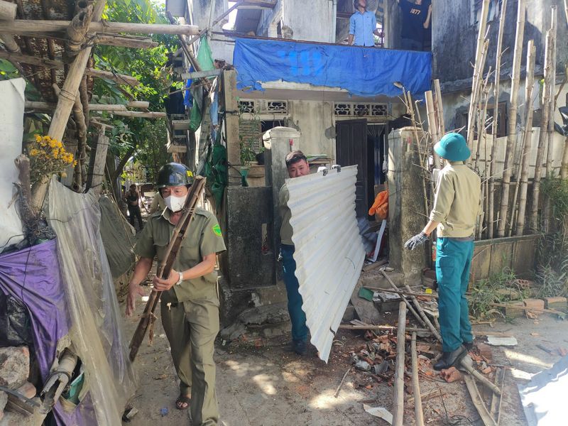 Tháo dỡ, di dời 8 hộ dân tại công viên và đường Trịnh Công Sơn