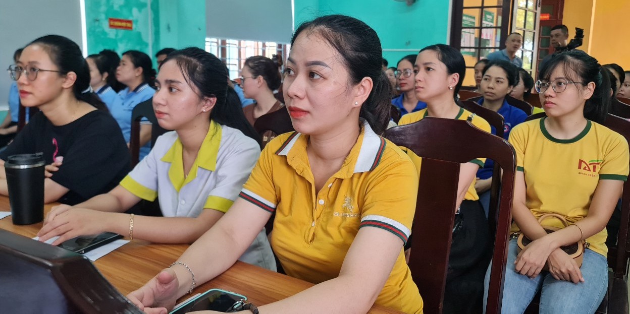 Ra mắt câu lạc bộ Sức khỏe sinh sản và Pháp luật lao động