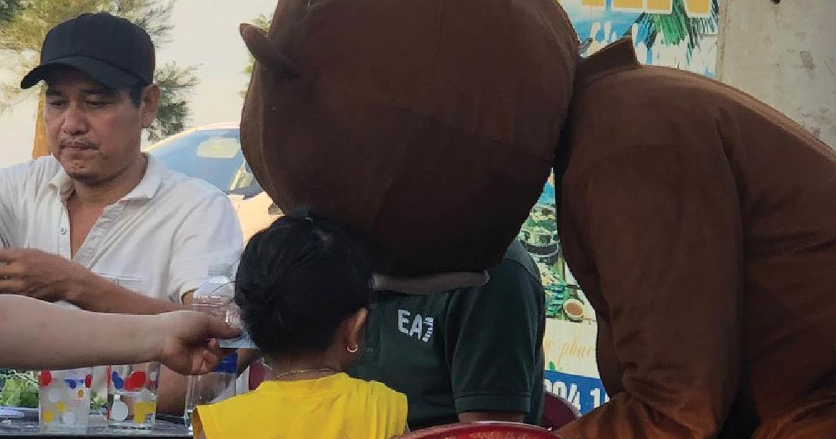 Thú bông bán kẹo