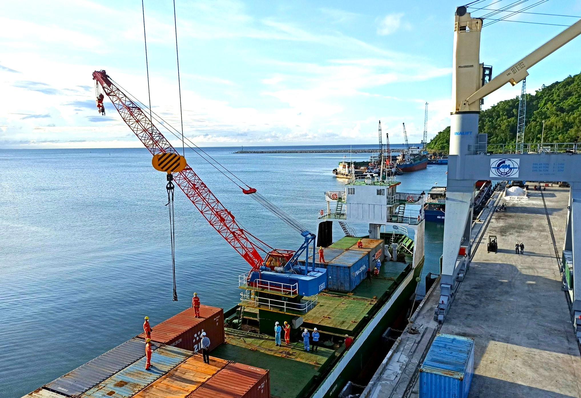 Đầu tư hệ thống vận chuyển than đá bằng băng tải xuyên biên giới