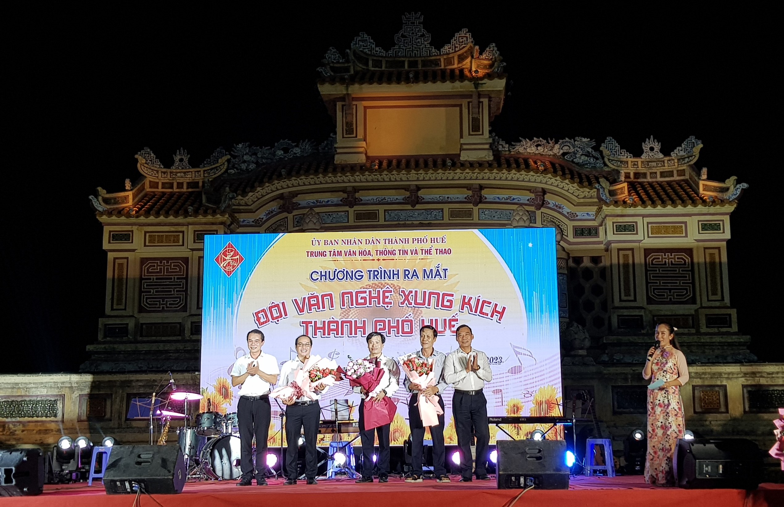 Ra mắt Đội văn nghệ xung kích TP Huế