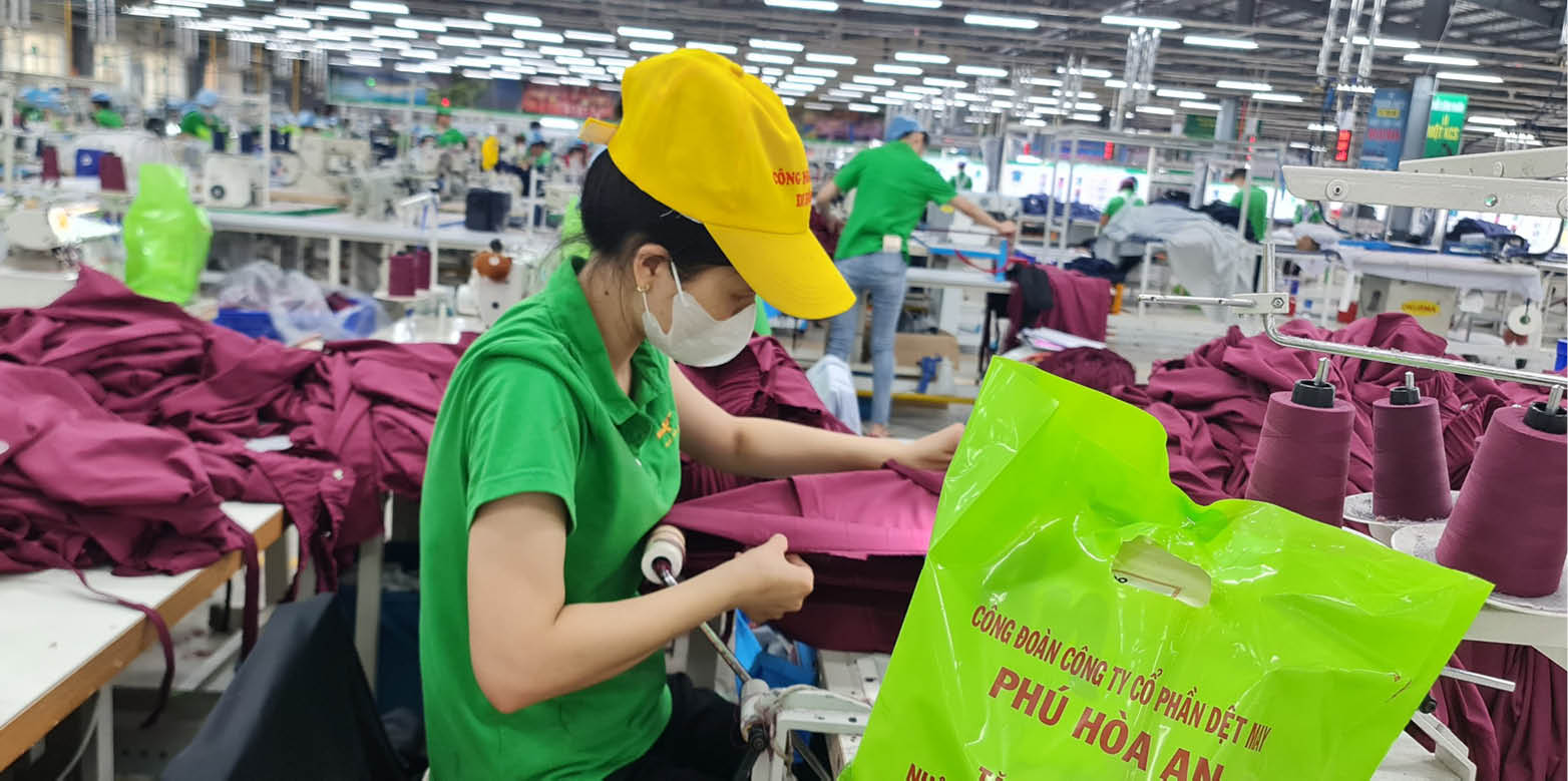 Chú trọng khen thưởng cho người trực tiếp lao động sản xuất