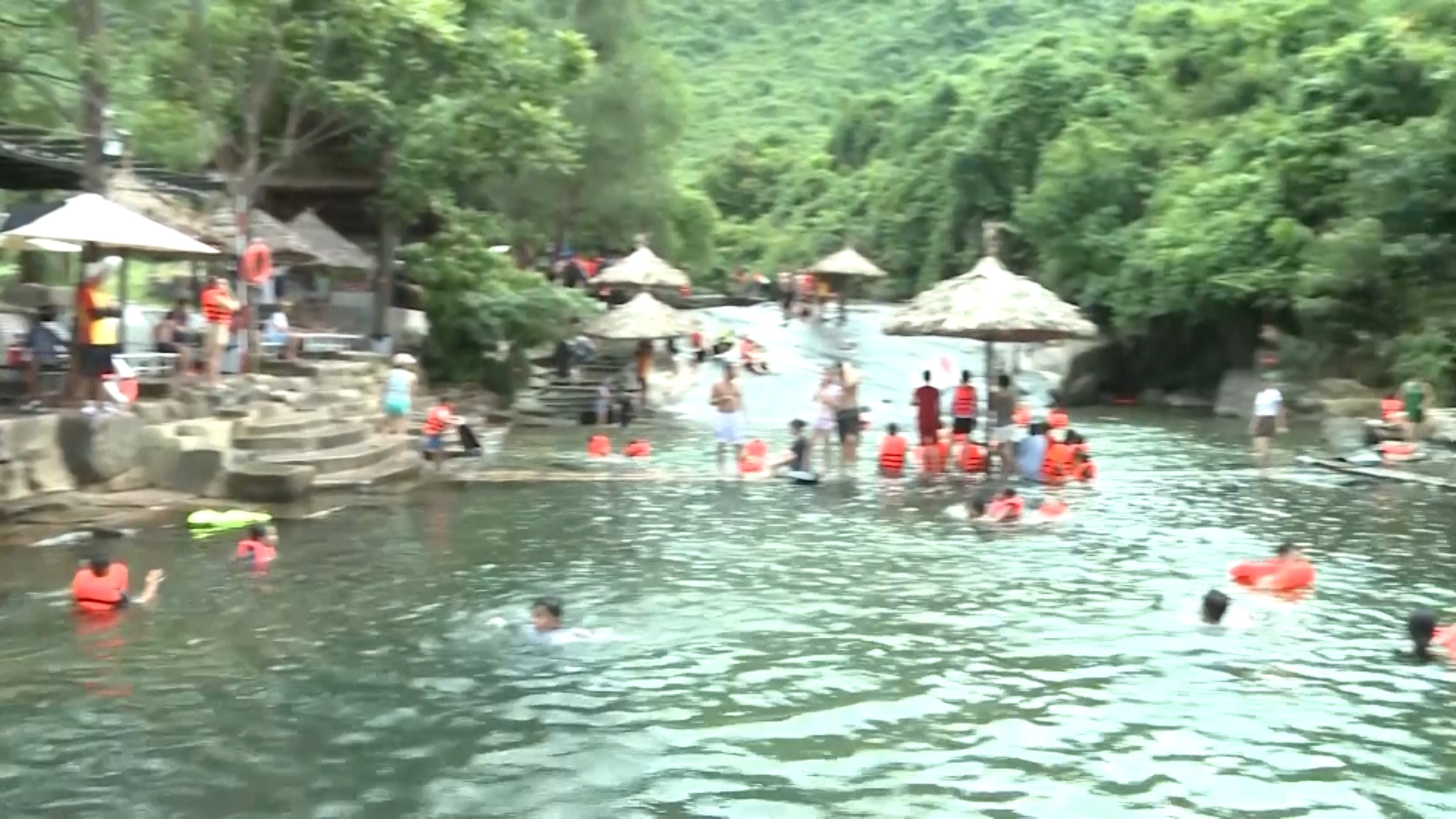 Rèn luyện kỹ năng cứu hộ, cứu nạn cho nhân viên tại các điểm du lịch