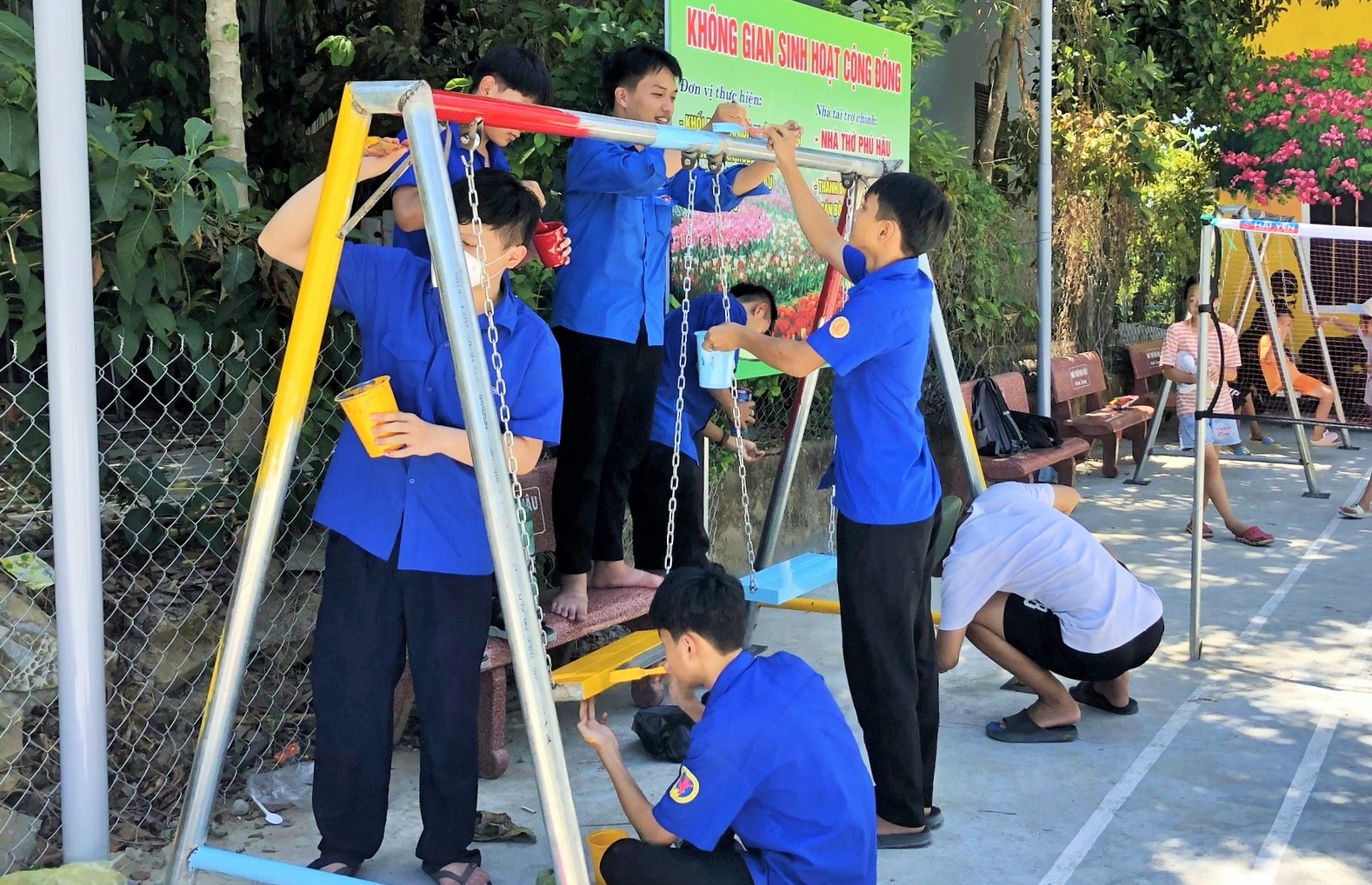 Tuổi trẻ thành phố ra quân tình nguyện xây dựng đô thị văn minh