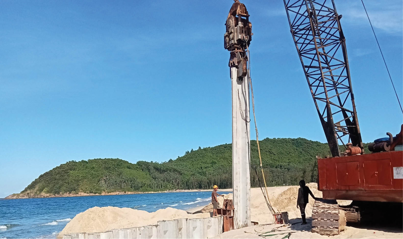 Đầu tư kè biển ứng phó thiên tai