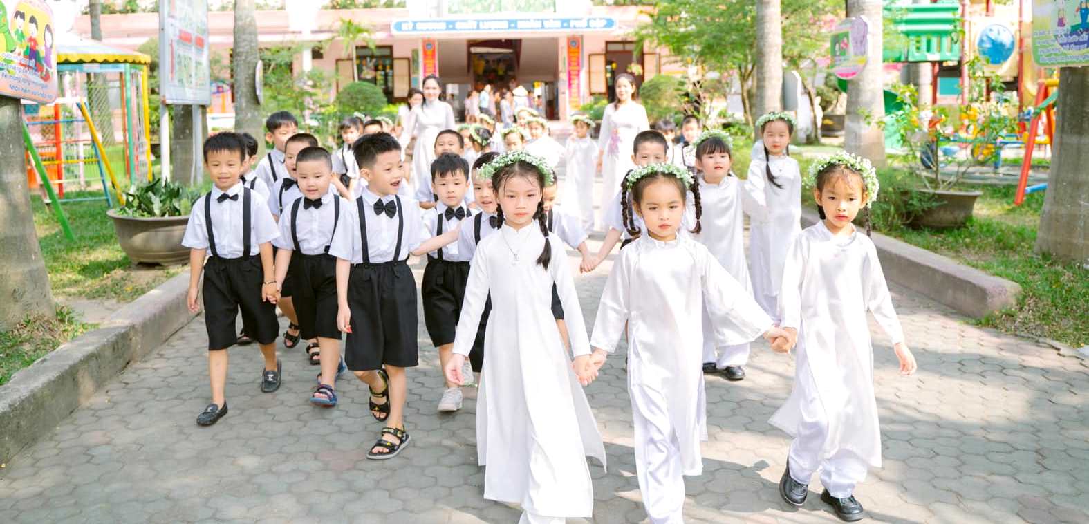 “Xây dựng trường mầm non lấy trẻ làm trung tâm”