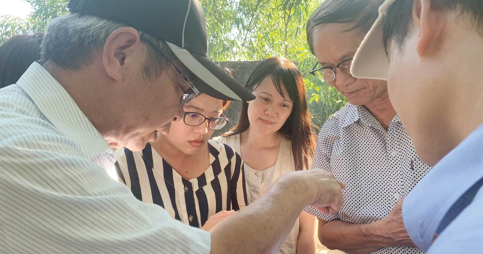 Theo dấu “Cống Thảo Viên tập”