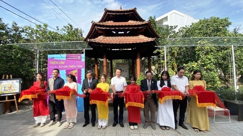 Triển lãm Hình ảnh Áo dài trên Tem Bưu chính