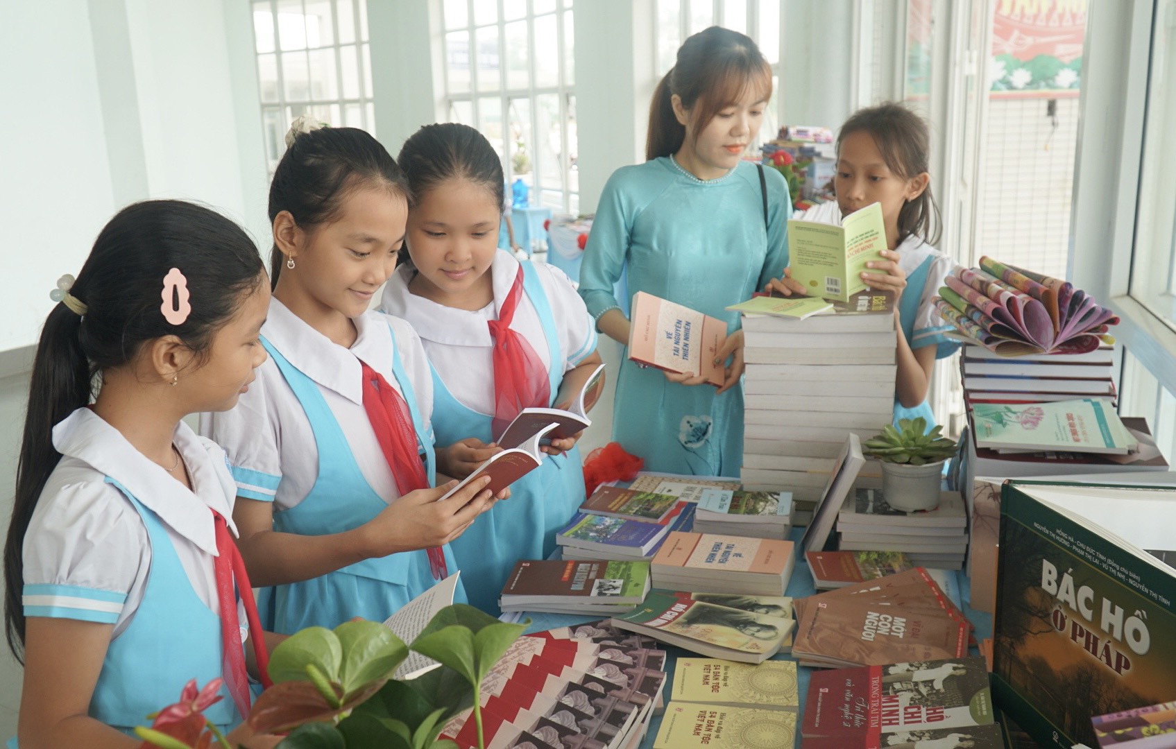 Ngày hội sách “Kết nối tri thức - Đường đến tương lai” ở Quảng Điền