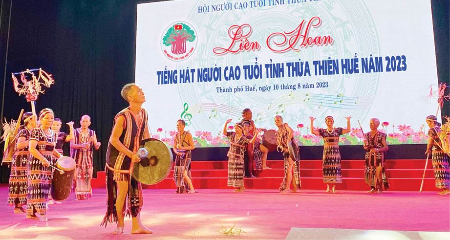 Người cao tuổi gìn giữ văn hóa