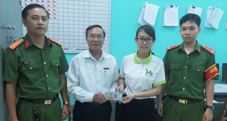 Một phụ nữ tốt bụng trả lại 30 triệu đồng cho người đánh rơi