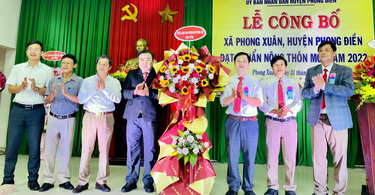 Xã Phong Xuân đạt chuẩn nông thôn mới