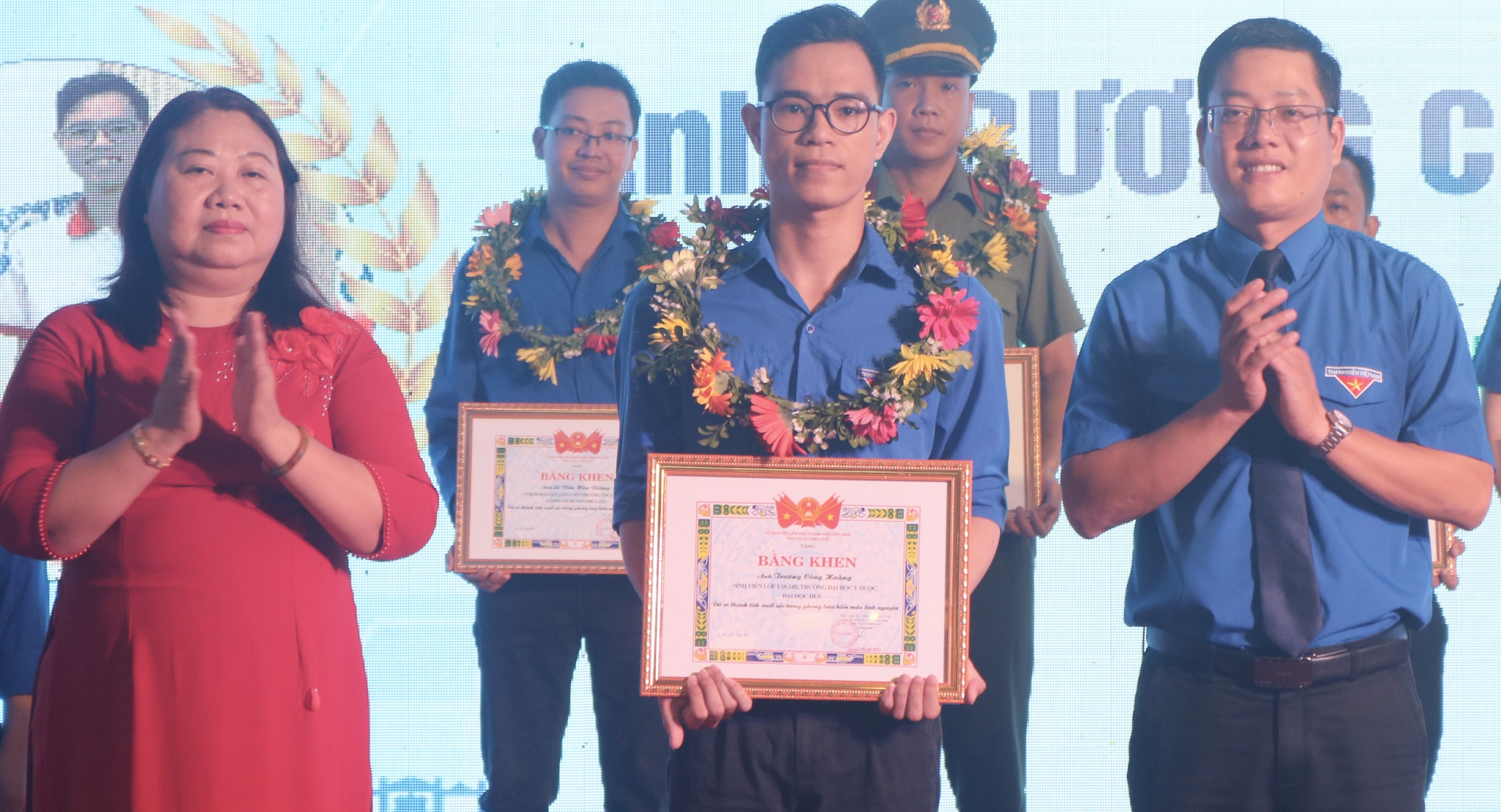 Tôn vinh 16 thanh niên hiến máu tình nguyện tiêu biểu