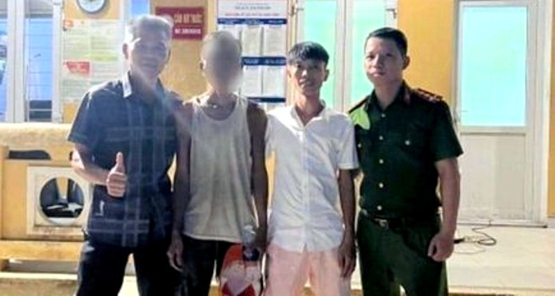 Công an huyện Phong Điền đã tìm được cụ già đãng trí đi lạc, bàn giao cho người thân
