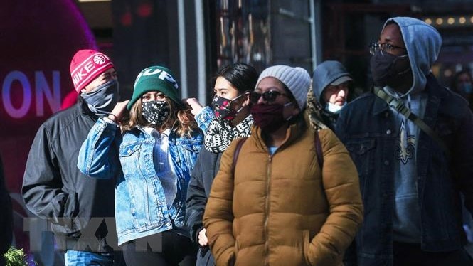 Mỹ xem xét yêu cầu đeo khẩu trang trở lại khi số ca nhiễm COVID-19 gia tăng