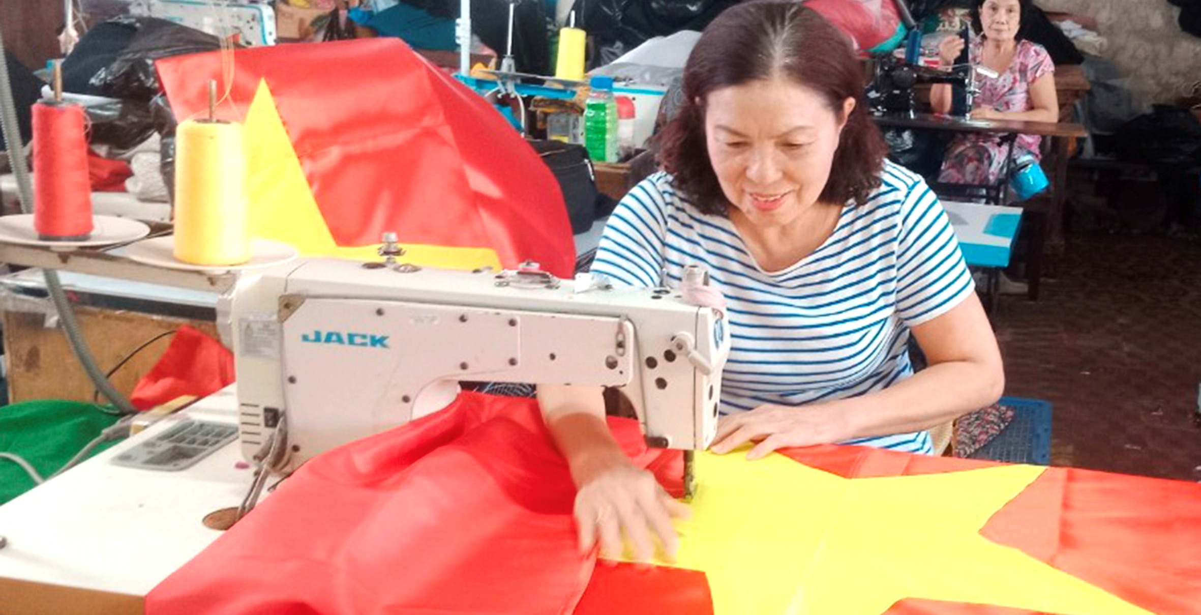 Chuyện về người may cờ treo ở Kỳ Đài Huế