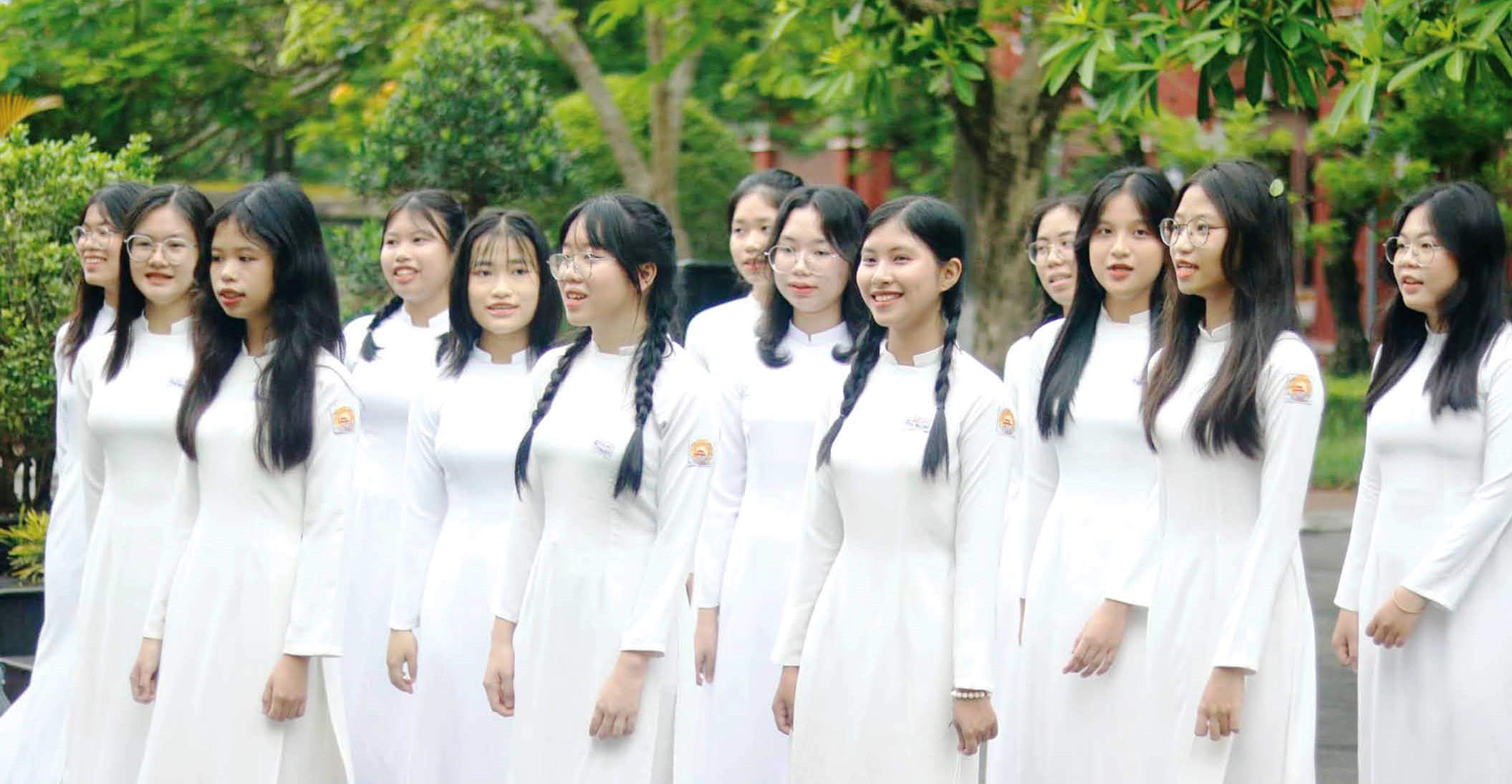 Phát triển giáo dục tương xứng với vị thế vùng đất