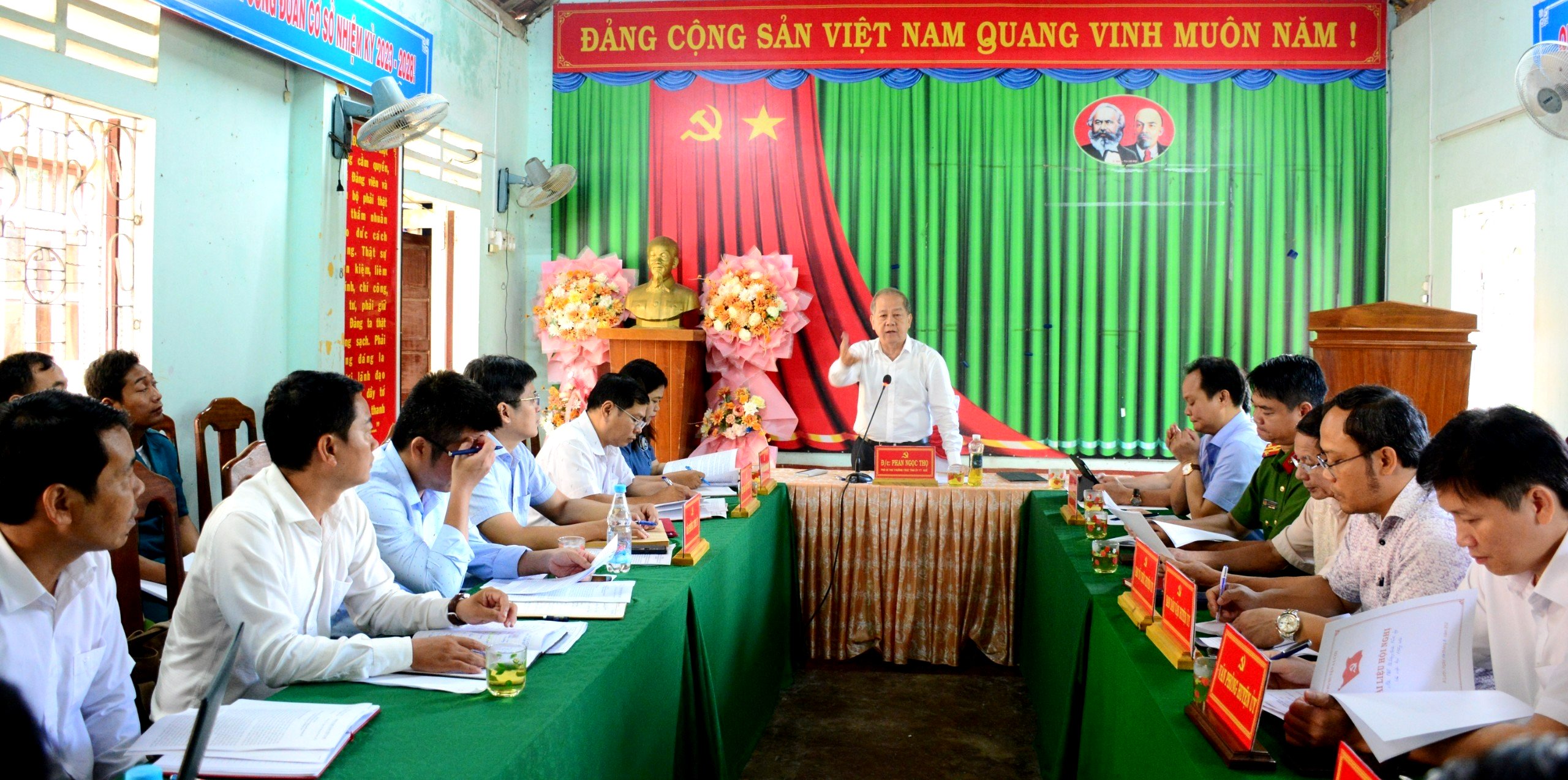 Khơi dậy ý chí của người dân, chủ động vươn lên thoát nghèo