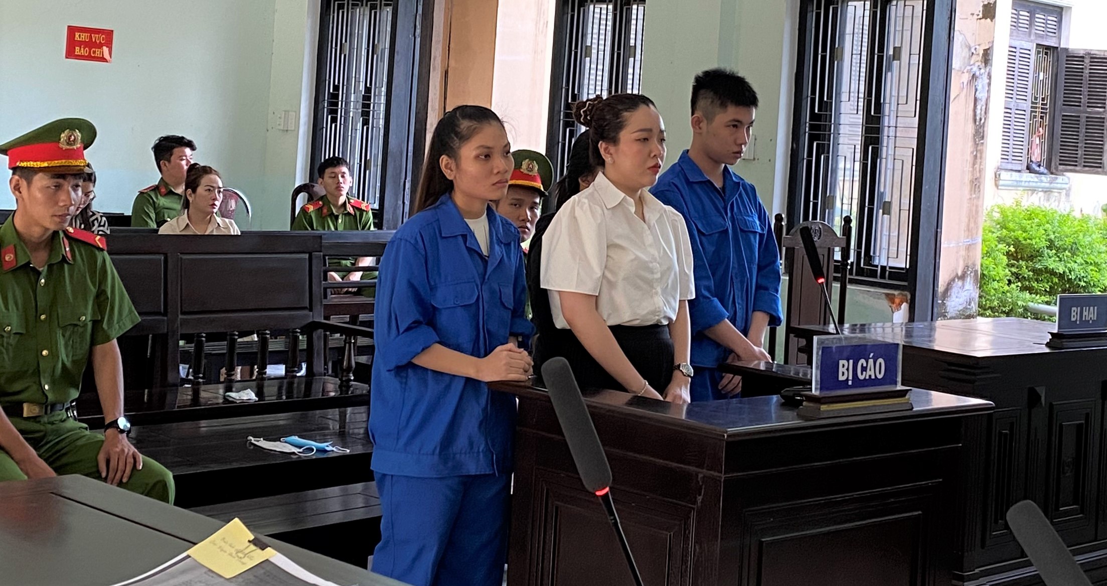 Lập nhóm giả danh nhân viên ngân hàng hỗ trợ vay vốn để lừa đảo