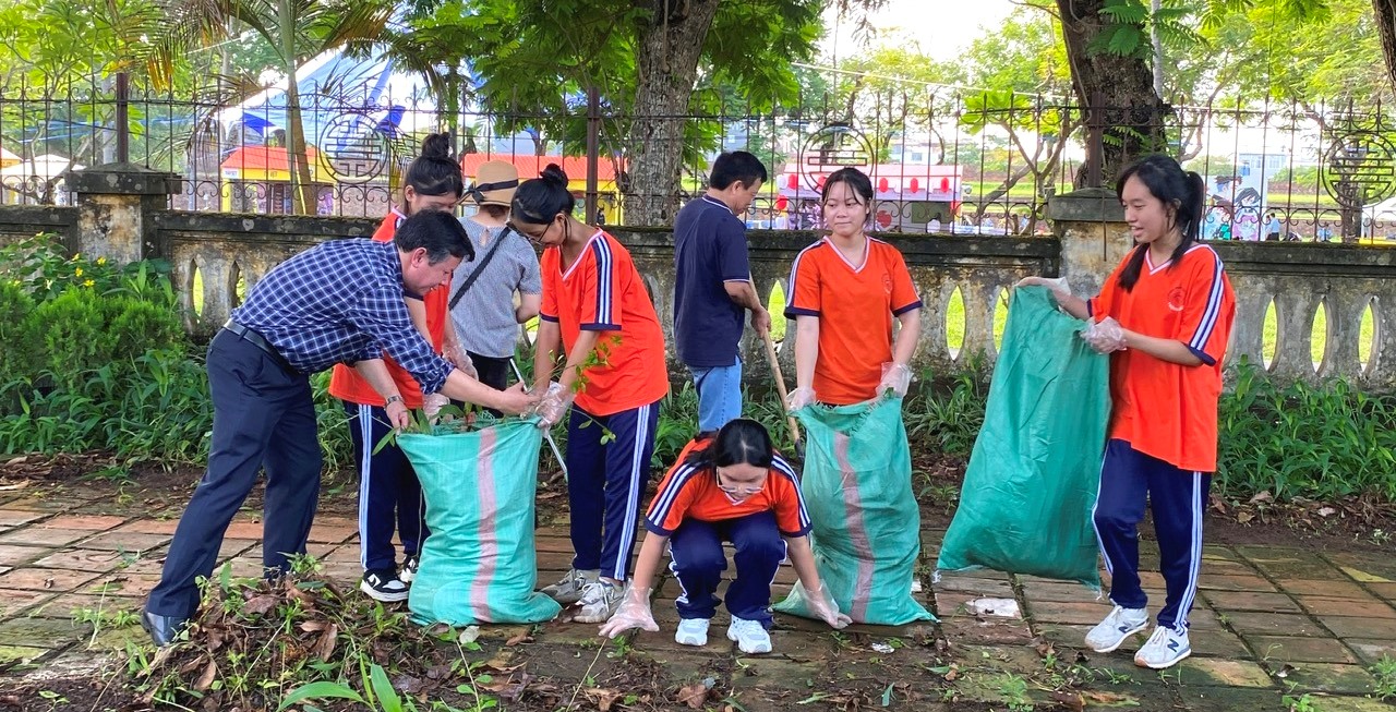 Dành 90 phút sáng chủ nhật xây dựng trường học xanh – sạch – sáng – an toàn