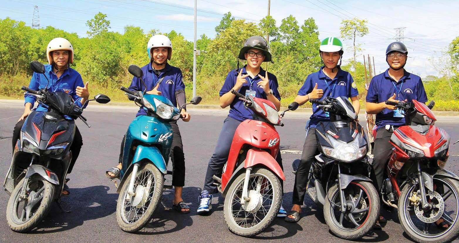 Đội xe ôm “0 đồng” của Trường đại học Luật Huế