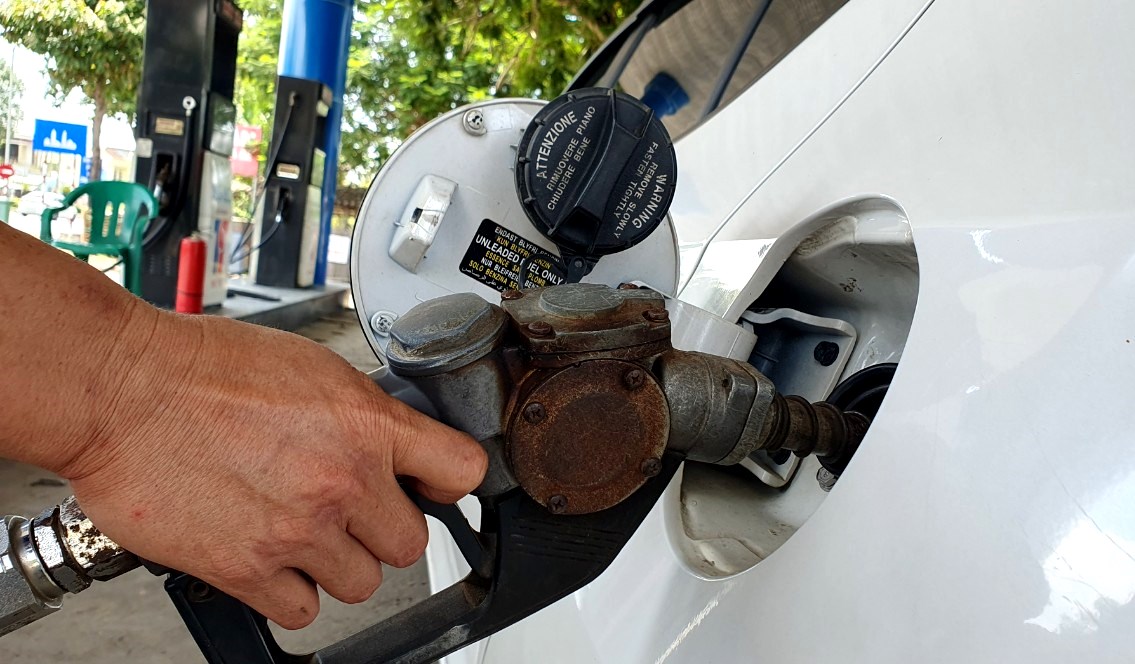 Giá xăng vẫn chưa giảm sau 6 lần tăng liên tiếp