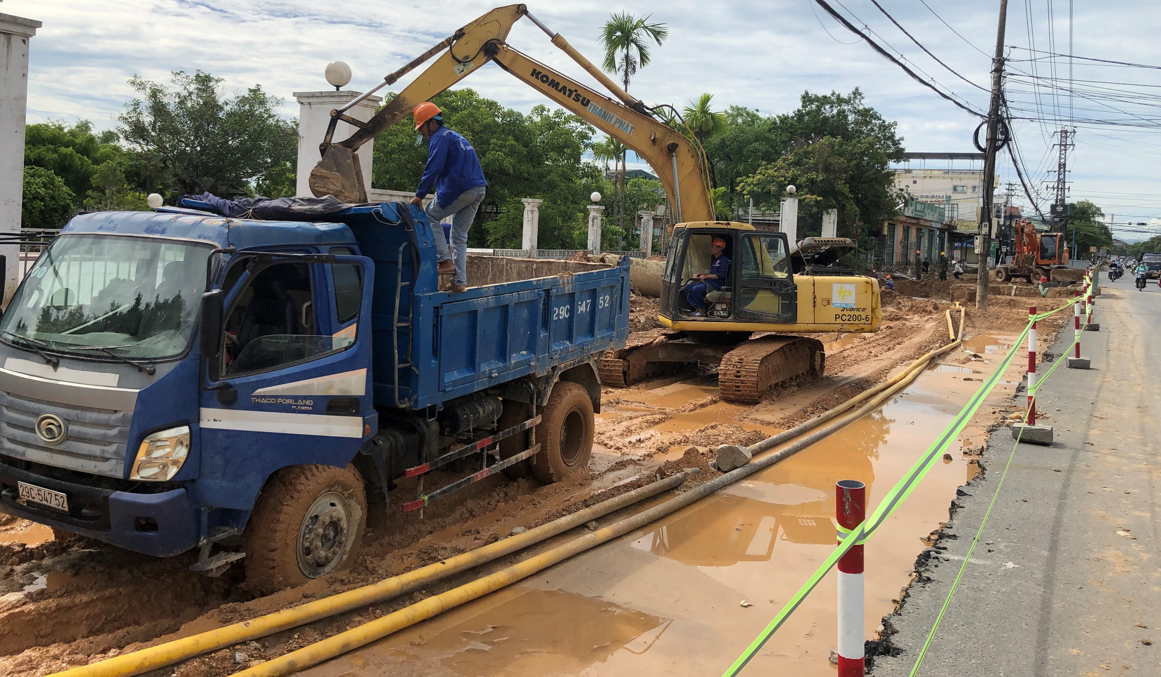 Đảm bảo an toàn giao thông trên đường Phạm Văn Đồng