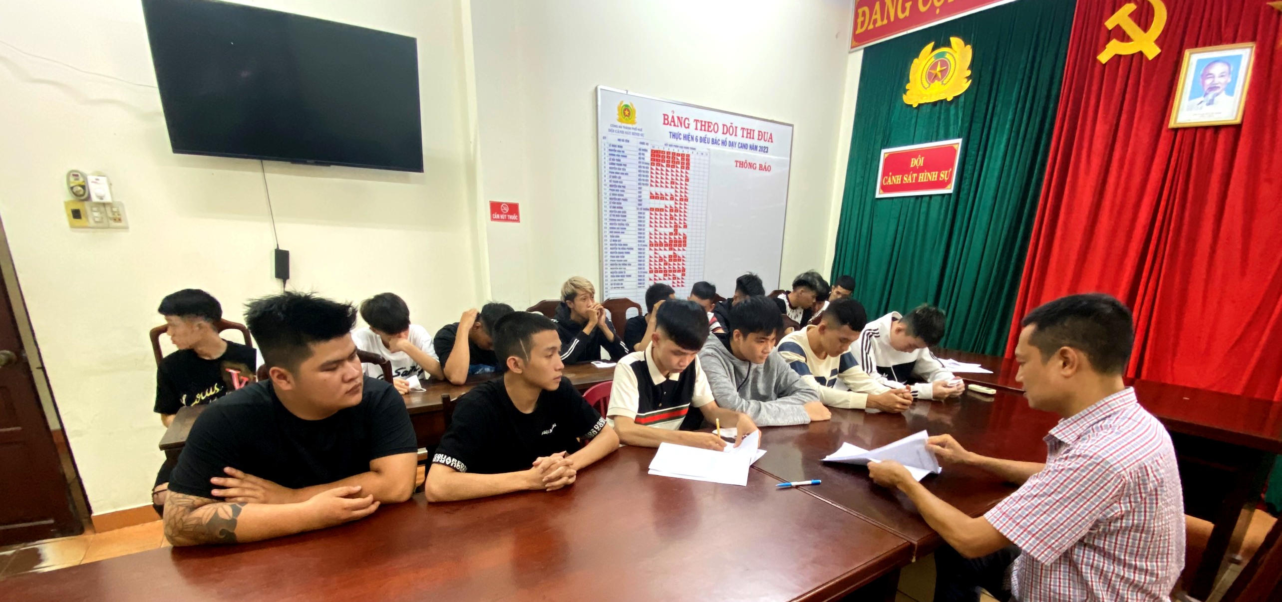 Bắt giữ nhiều nhóm đối tượng côn đồ, sử dụng hung khí giải quyết mâu thuẫn